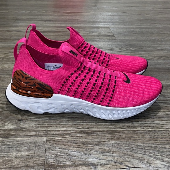 Nike Shoes - Nike Women's React Phantom Run
Flyknit 2